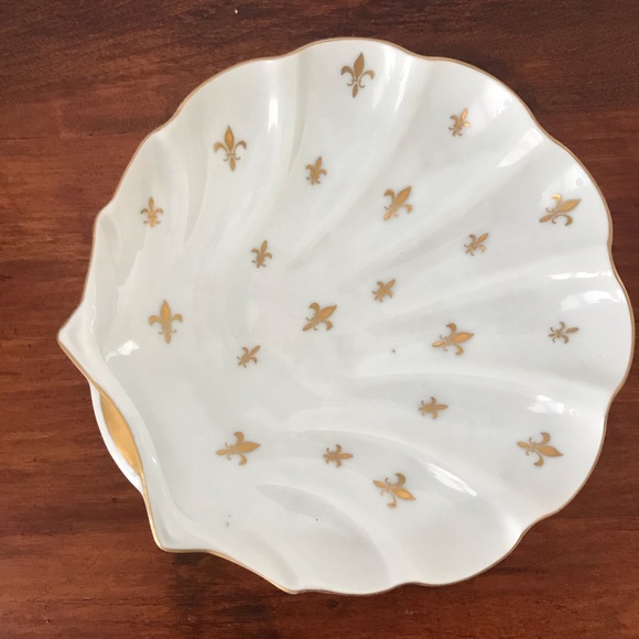 Vintage gold Fleur de lis seashell jewelry dish